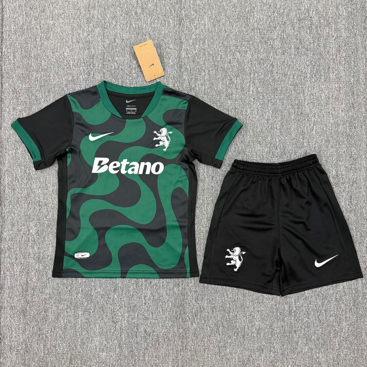 Kit Sporting Terceiro Criança 2025/2026