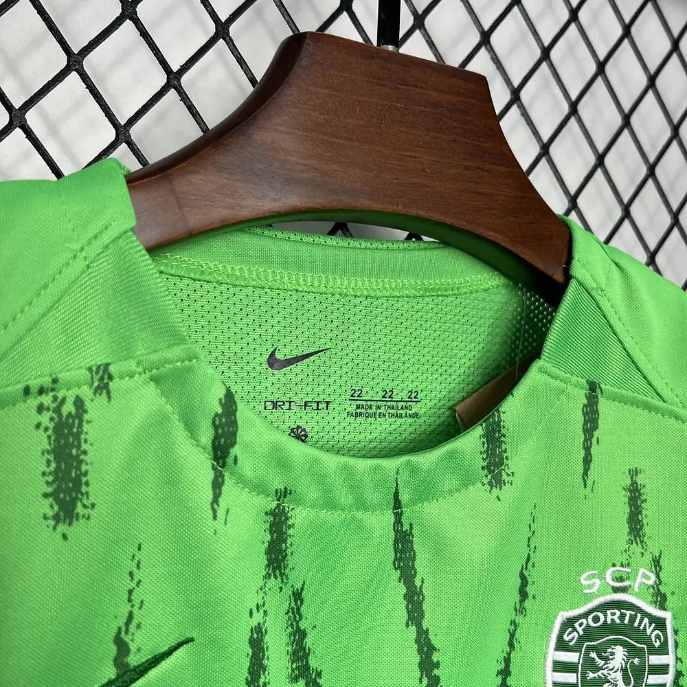 Kit Sporting Terceiro Criança 2024/2025